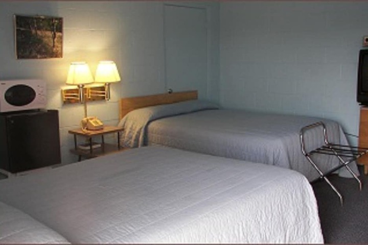Holiday Host Motel