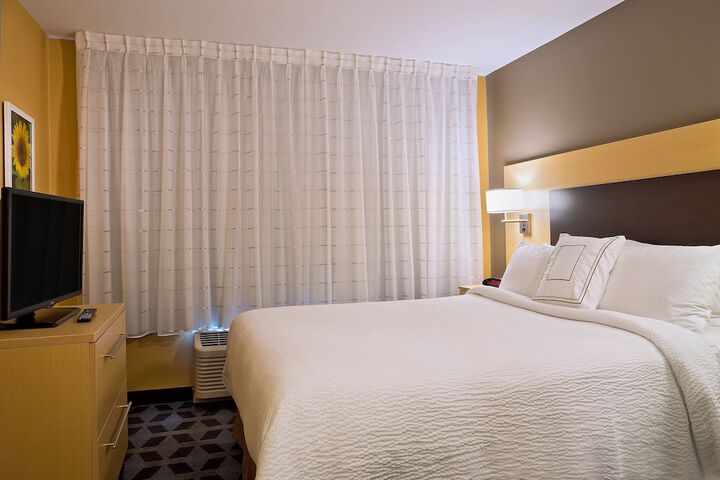 Room 11 of 24