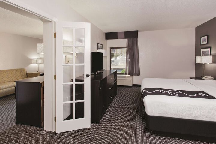 Room 17 of 27