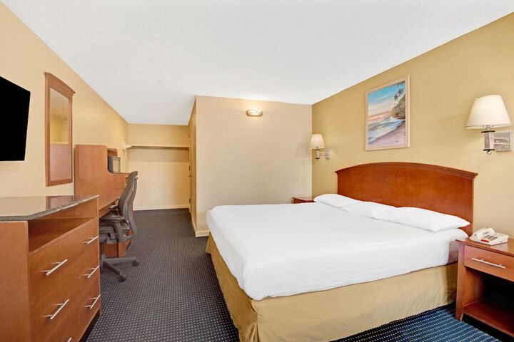 Room 5 of 16