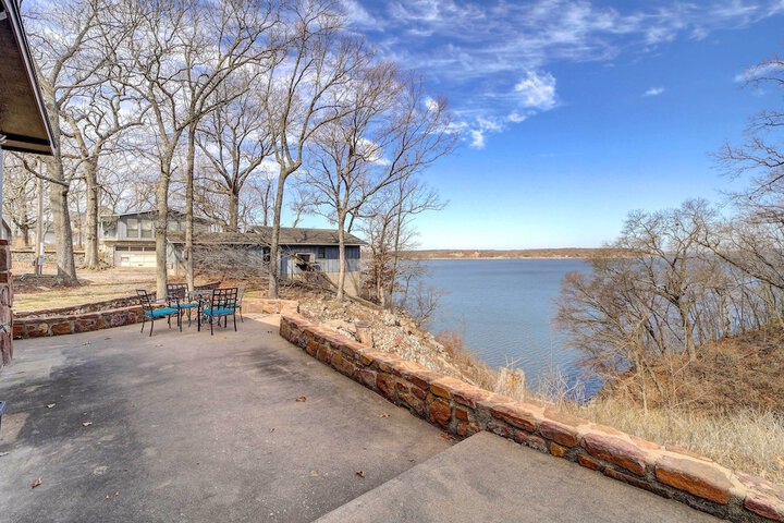 Lake Hudson Home w / Patio in Locust Grove