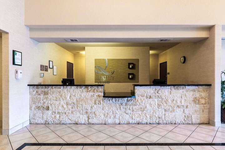 Quality Suites Huntsville Near University