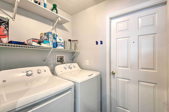 Apopka Single-story Home w / Private Lanai + Pool!