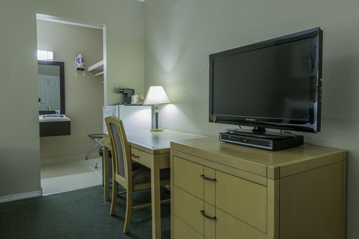 Room 25 of 39