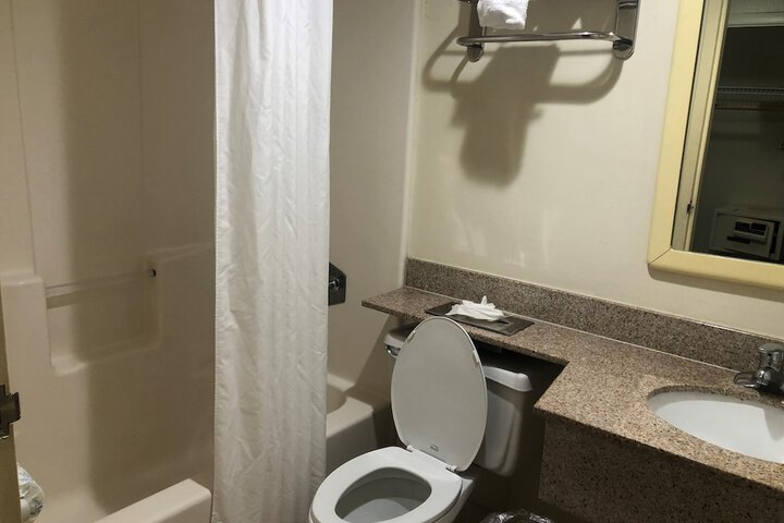 Room 17 of 38