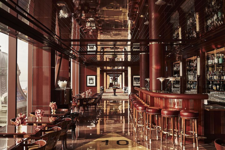 Lounge 108 of 121