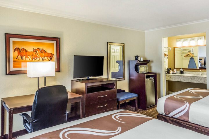 Room 16 of 27