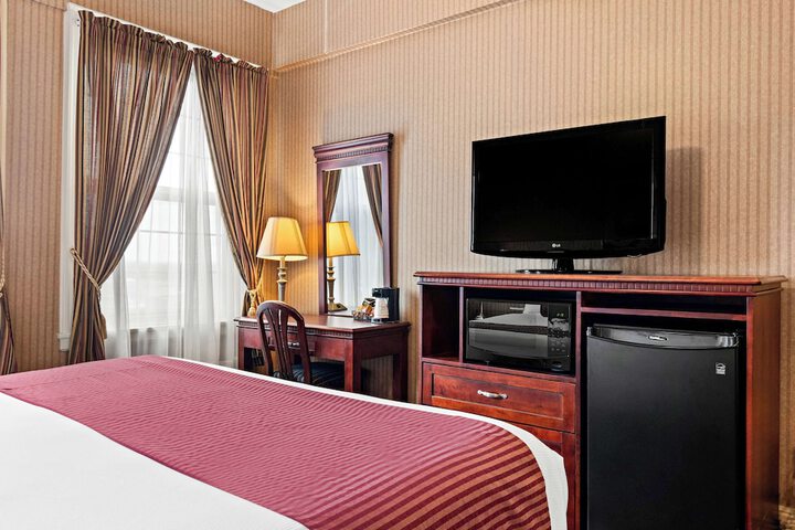 Room 10 of 46