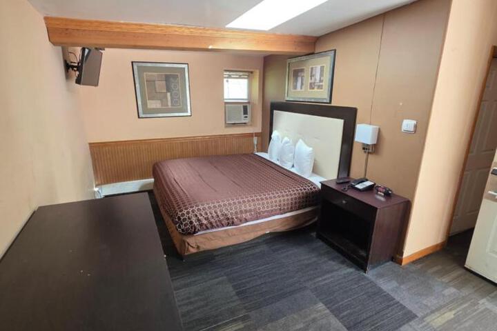 Greenway Motel