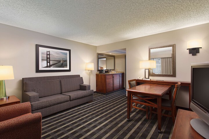 Embassy Suites by Hilton San Francisco Airport Waterfront