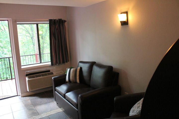 Room 52 of 219