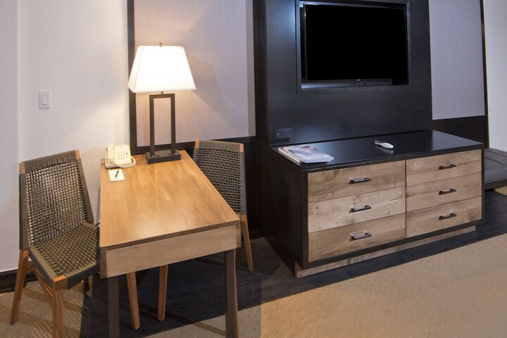 Room 65 of 242