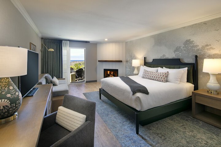 Fireside Inn on Moonstone Beach