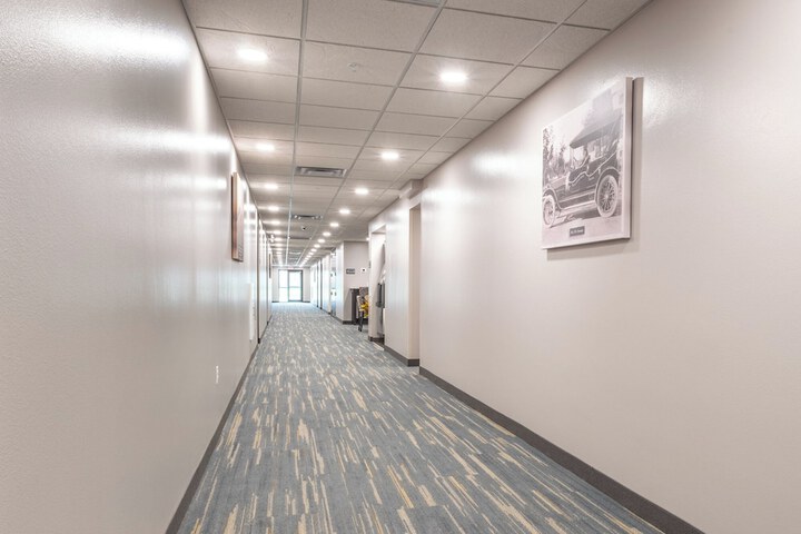 Ballroom/Hall 15 of 16