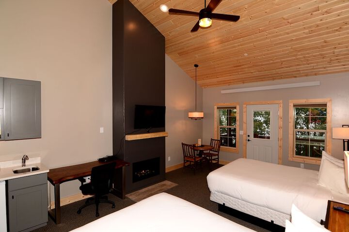 Lakeside Lodge Resort & Marina