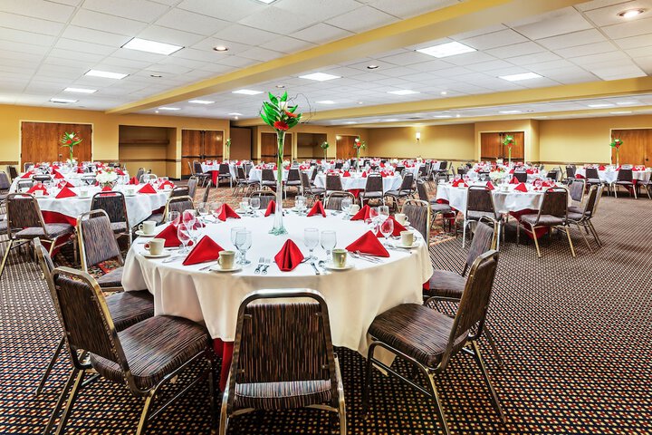 Ballroom/Hall 51 of 52