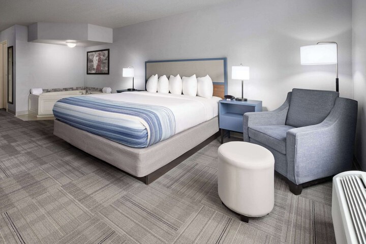 AmericInn by Wyndham Iron Mountain