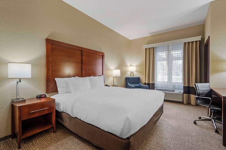 Comfort Inn & Suites