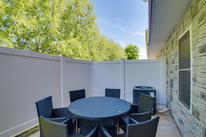 2 Mi to TBK Bank Sports Complex: Townhome w / Patio