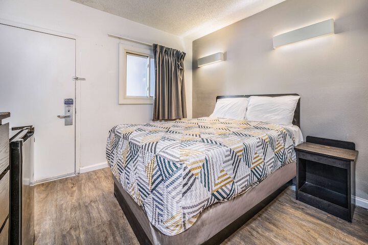 Room 32 of 50