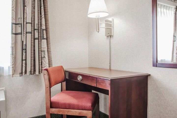 Room 13 of 28