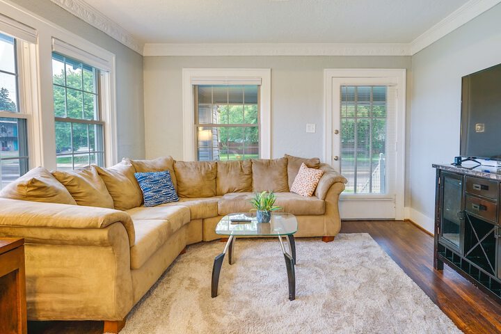 Pet-friendly Home w / Yard Near Downtown Royal Oak