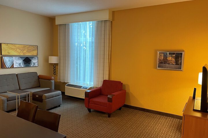 Room 27 of 68