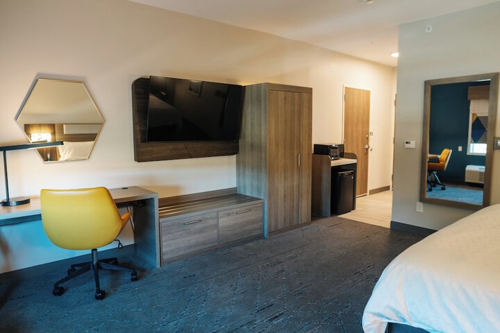 Room 28 of 70