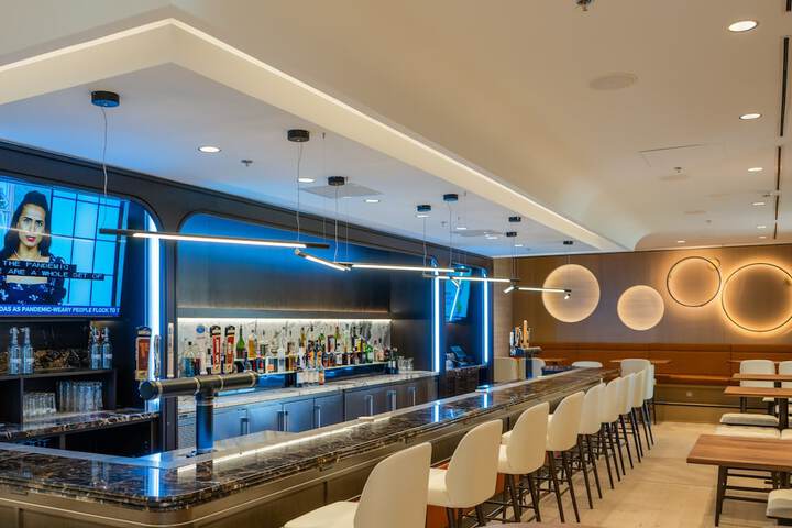 Lounge 42 of 46