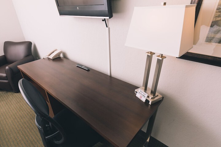 Room 10 of 33