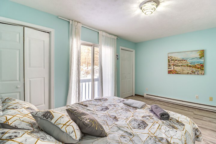 Long Pond Home w / Private Hot Tub & Game Room