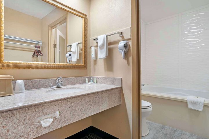 Quality Inn Brookhaven