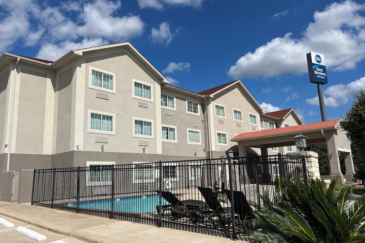 Best Western Cleveland Inn & Suites