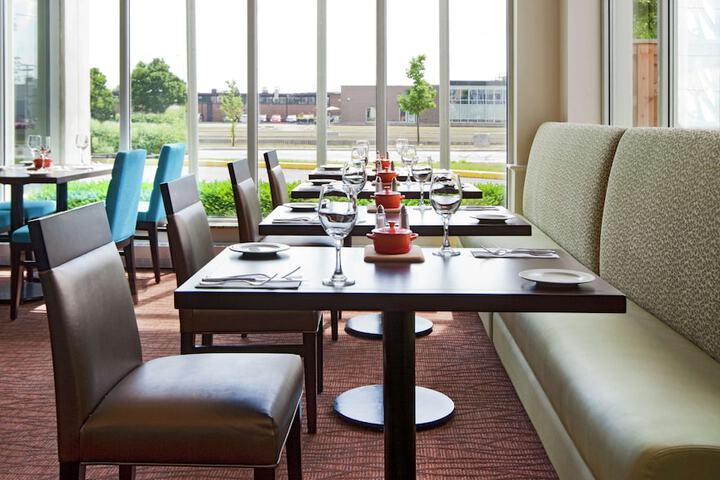 Dining 26 of 36