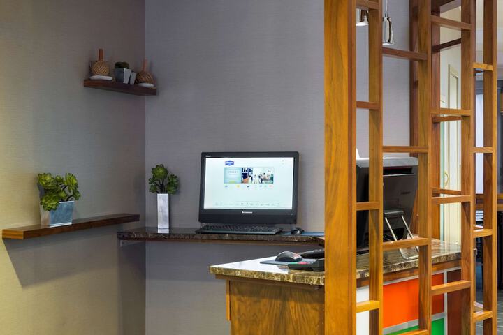 Business Center 28 of 31