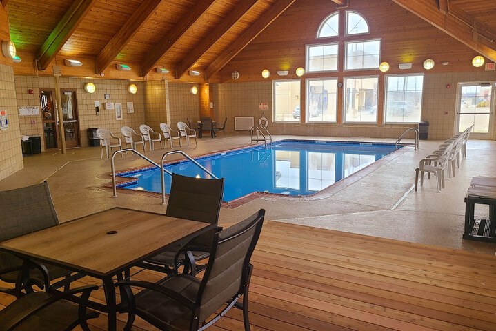 AmericInn by Wyndham Monmouth