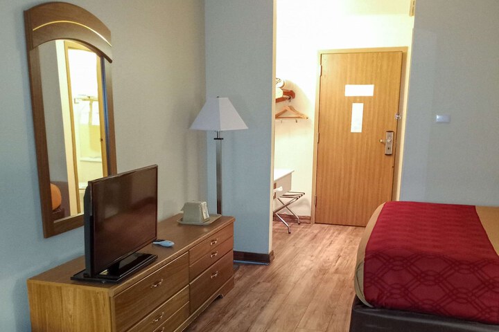 Room 66 of 77