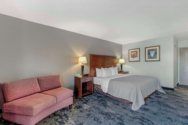 Room 15 of 32