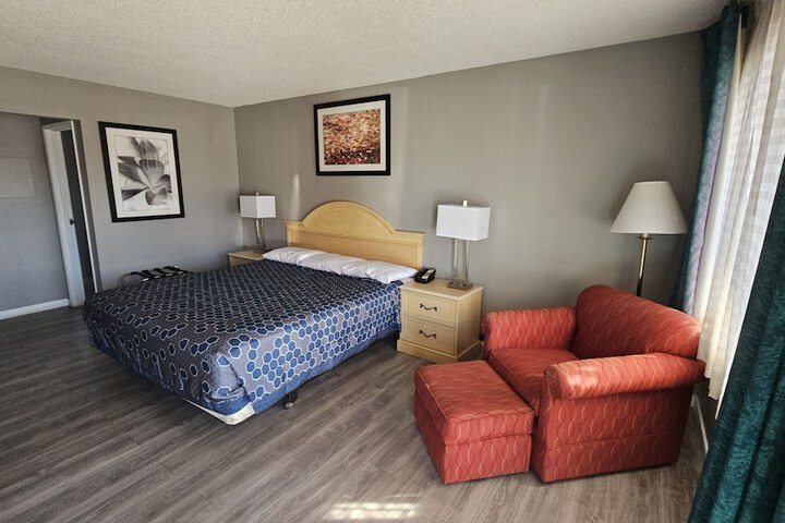Room 27 of 27