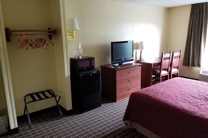 Room 13 of 25