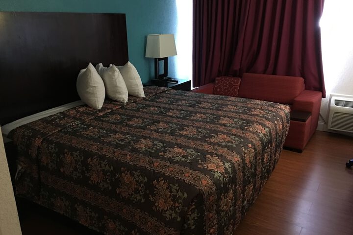 Room 9 of 35