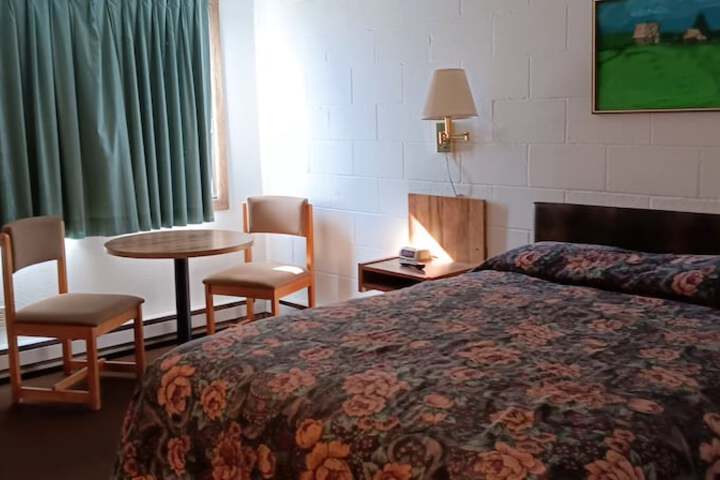 Room 32 of 46
