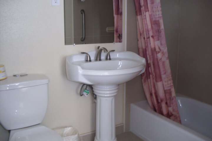 Room 6 of 10