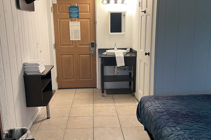 Room 12 of 38