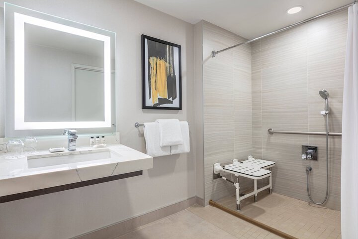 Delta Hotels by Marriott Vancouver Downtown Suites - Downtown Vancouver