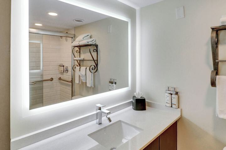 Holiday Inn Piscataway Somerset by IHG
