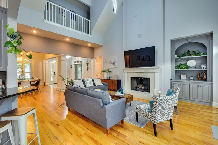 Grand Lakefront Home in Hartwell w / Game Room!