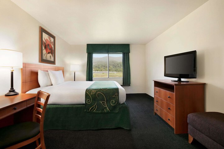 Room 6 of 16