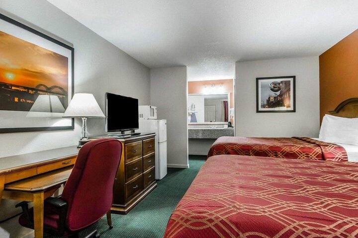 Econo Lodge Inn & Suites Enterprise