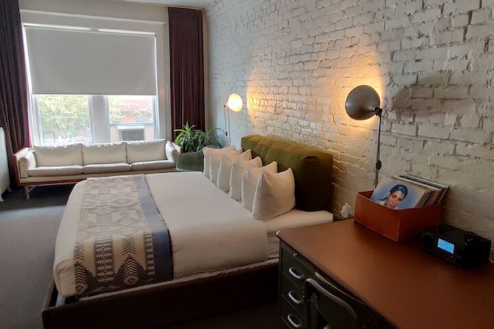 Room 5 of 15